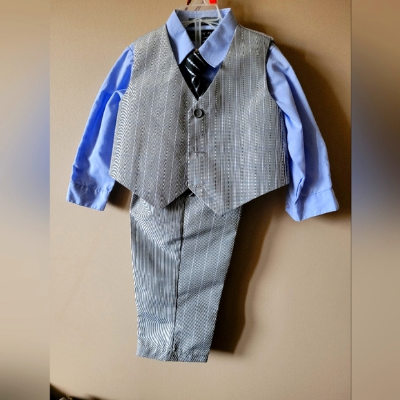 Andrew Fezza 4 pc suit -18 mths - Picture 1 of 3